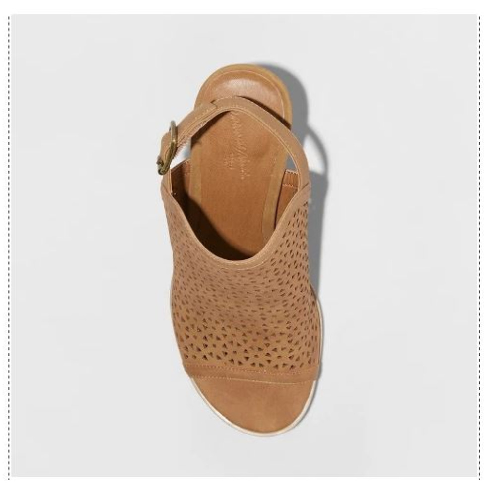 NWT Taupe Cut-Out Slingback Pumps-6/8.5/9/9.5 - Picture 2 of 3